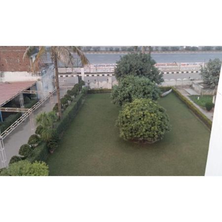 Hotel Sangam, Váránasí Exteriér fotografie